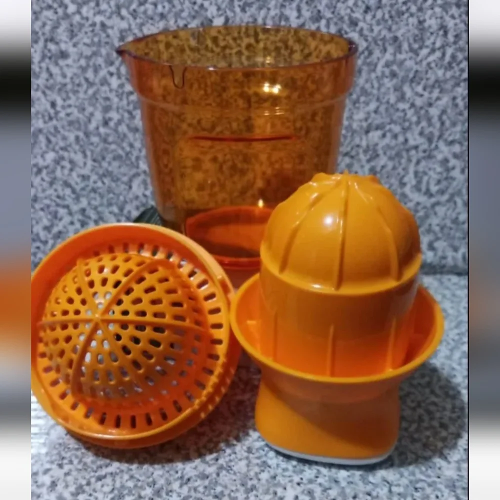 Tupperware vibrant orange